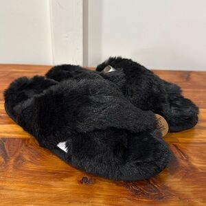 NEW PINK Victoria's Secret Black Fluffy Cross Strap Slippers M
